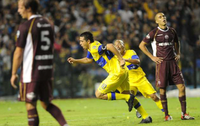 Riquelme jugó bien un rato e hizo un gol, pero no fue suficiente para el auriazul. 