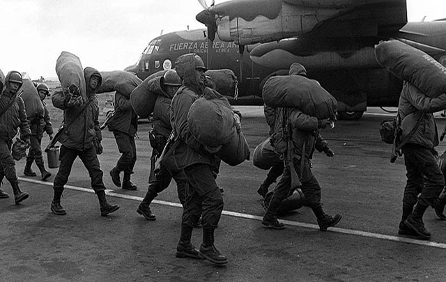 A punto de subir a Hércules C-130