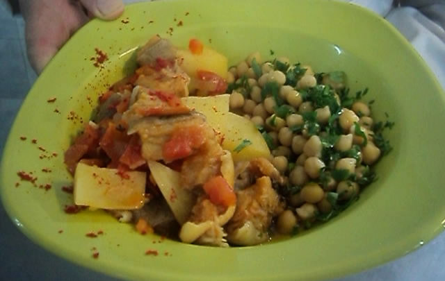 Bacalao con garbanzos y papas