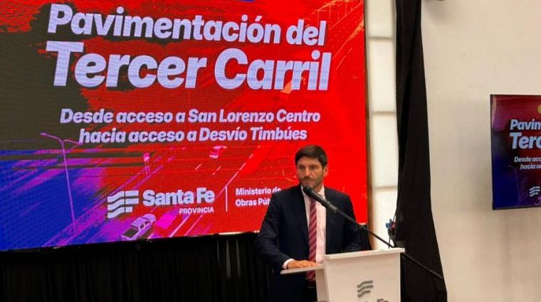 Maximiliano Pullaro en la licitación de los otros 17 km del tercer carril.