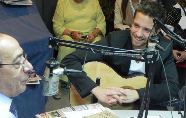 Antes de encontrarse con su público, el artista visitó los estudios de <b>Cadena 3</b>.