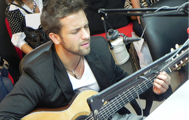 Antes de encontrarse con su público, el artista visitó los estudios de <b>Cadena 3</b>.