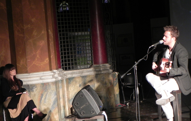 El cantante español en la presentación de su show en la Capilla del Buen Pastor.