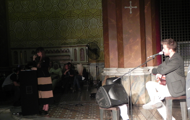 El cantante español en la presentación de su show en la Capilla del Buen Pastor.