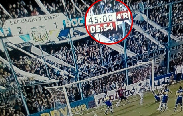 Minuto exacto en que Blandi impacta la pelota. 