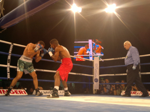 Marcelino López extendió su invicto a 23 peleas.