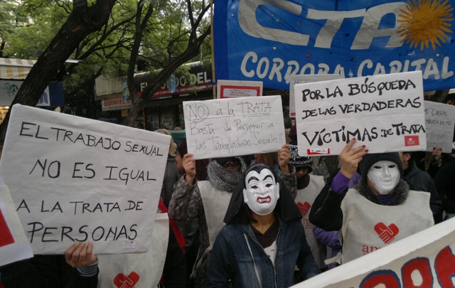 Las meretrices se manifestaron en contra de la iniciativa del Gobierno provincial.