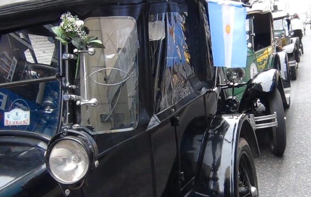 Los vehículos en excelente estado de conservación se pasearon por las calles céntricas.