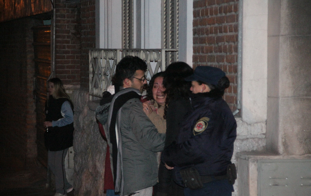 Escenas desgarradoras en el exterior.