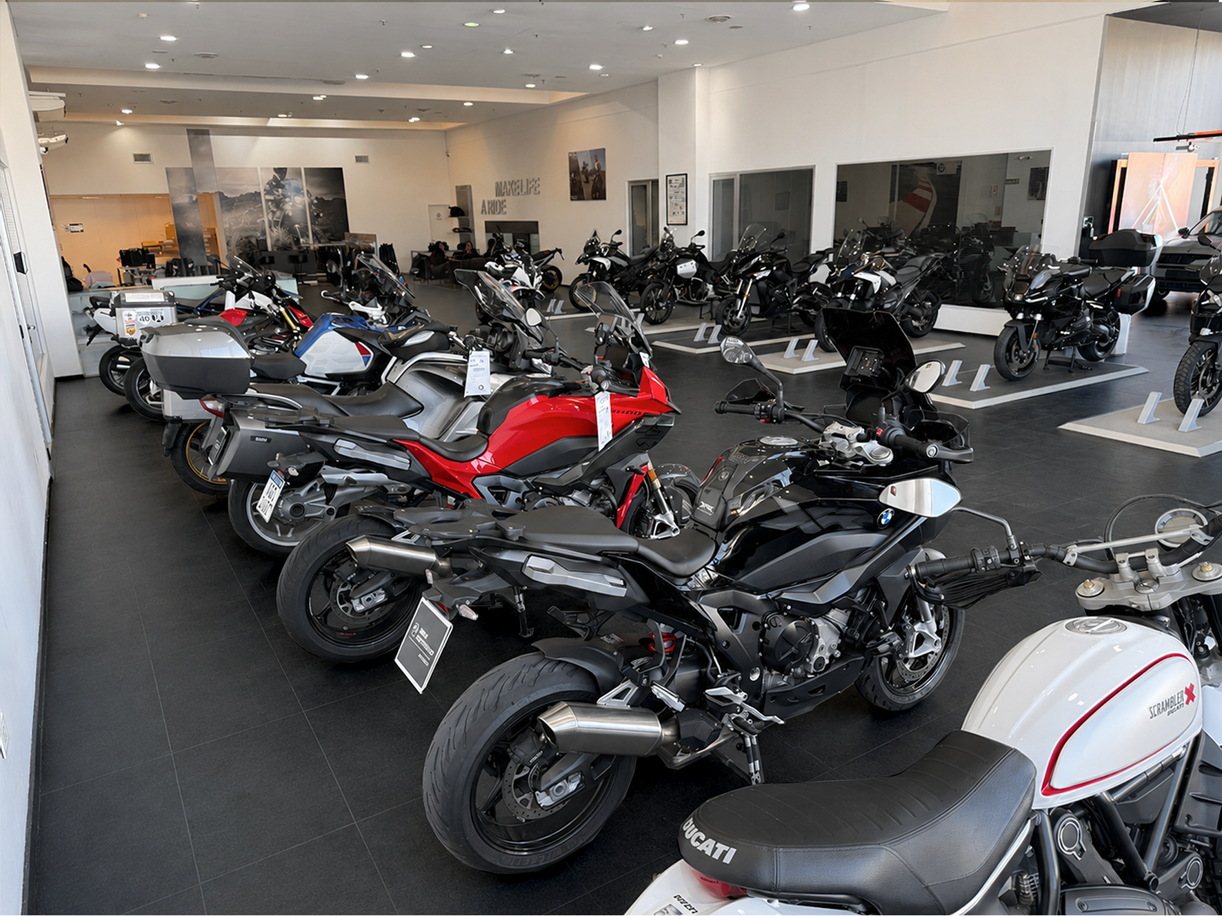 Entrega inmediata, financiación y test drives disponibles