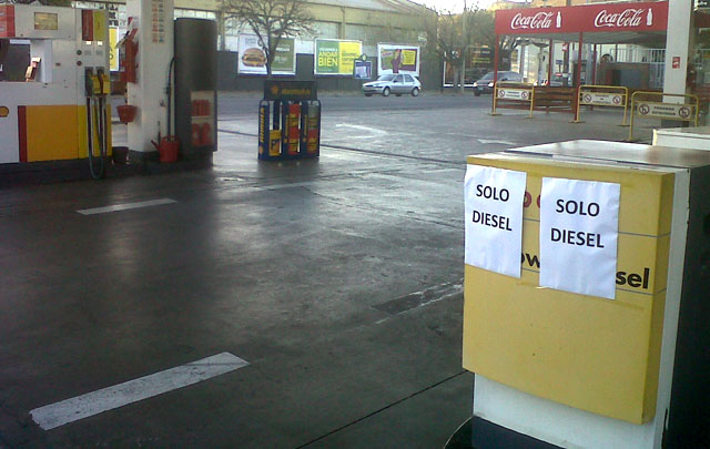 Las estaciones Esso, Shell y Petrobras tendrían nafta a partir de hoy.