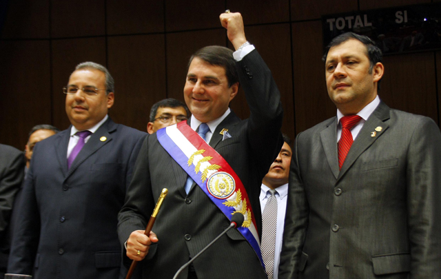 Federico Franco llega a la presidencia.