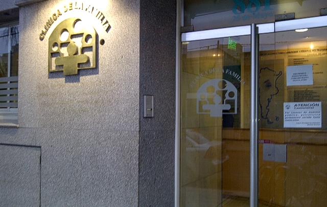 Aviso en la Clínica de la Familia.