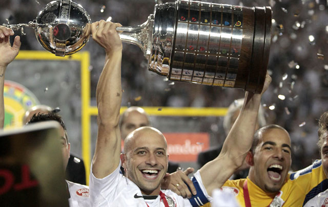 Los jugadores del Corinthians festejan el haberse quedado con el torneo.