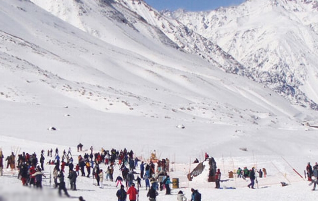 AUDIO: Largas colas de aficionados al esquí en Los Puquios (Informe de Luis Omar Castro)