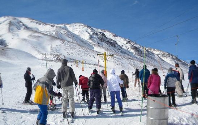Los Puquios abre sus puertas a los cientos de familias que se llegan al lugar.