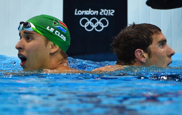Chad le Clos (izq.) venció a Phelps (der.) en 200 M