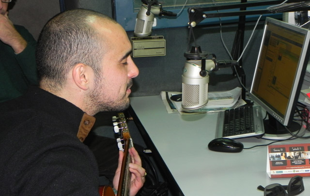 El nuevo material repasa temas de sus 15 años de trayectoria artística.