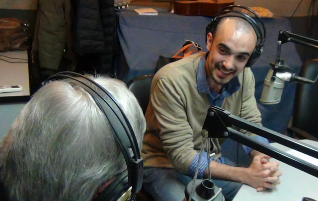 El carismático cantante visitó también ''Viva la Radio''.