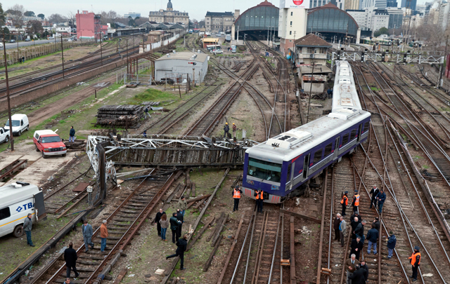 El accidente dejó 35 heridos leves. 