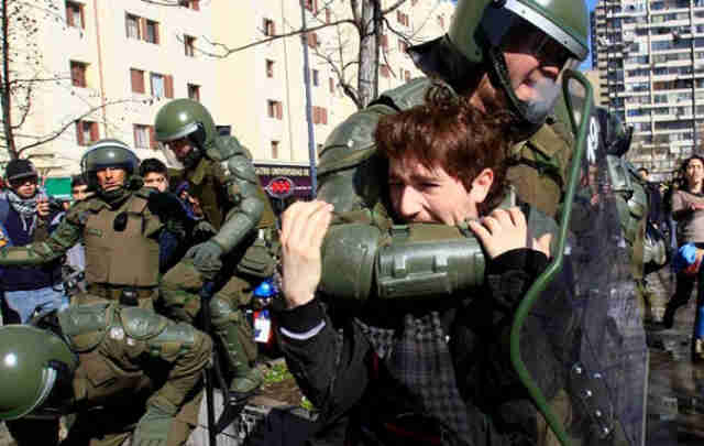 Las demandas de los estudiantes incluyen propuestas relacionadas con la reforma educativa.