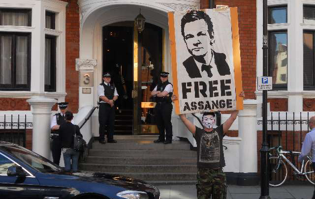 Seguidores de Assange se manifiestan en reclamo de su libertad.