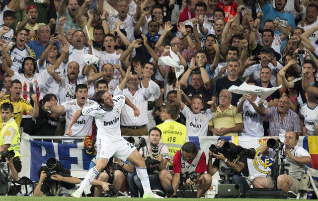 Higuaín celebra el primer gol de su equipo frente al Barcelona