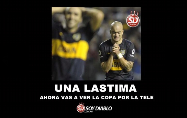 Afiches de Independiente cargando a Boca.