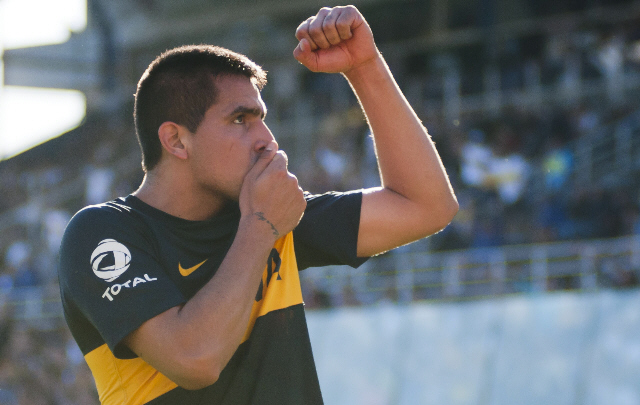 El delantero Lucas Viatri, héroe de la jornada, convirtió los dos goles de cabeza. 