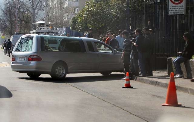 La carroza con los restos de la niña Blanca Vicuña