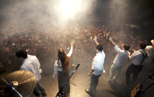 Agapornis hizo bailar a Embalse en la apertura de los festejos por la Primavera.