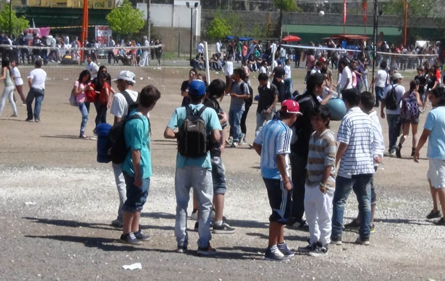 Miles de personas disfrutaron de la jornada soleada y primaveral.