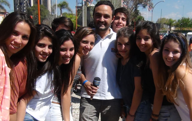 Miles de personas disfrutaron de la jornada soleada y primaveral.