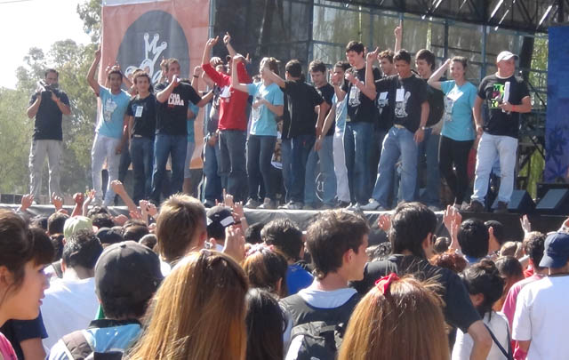 Miles de personas disfrutaron de la jornada soleada y primaveral.