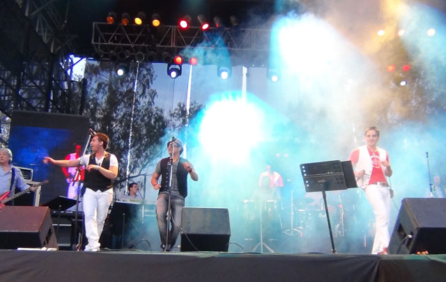 Miles de personas disfrutaron de la jornada soleada y primaveral.