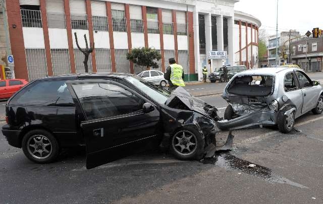  Chocó y luego tomó líquido de frenos para pasar test de alcoholemia.