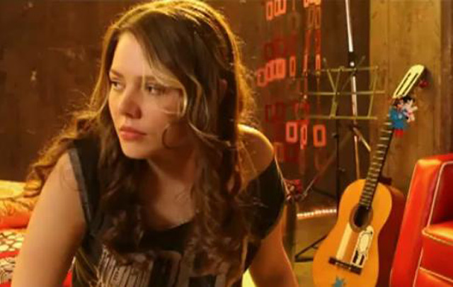 Joy, del dúo mexicano Jesse y Joy charló en exclusiva con 100.5.
