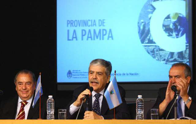 El funcionario nacional criticó a los ex ministros de Economía.