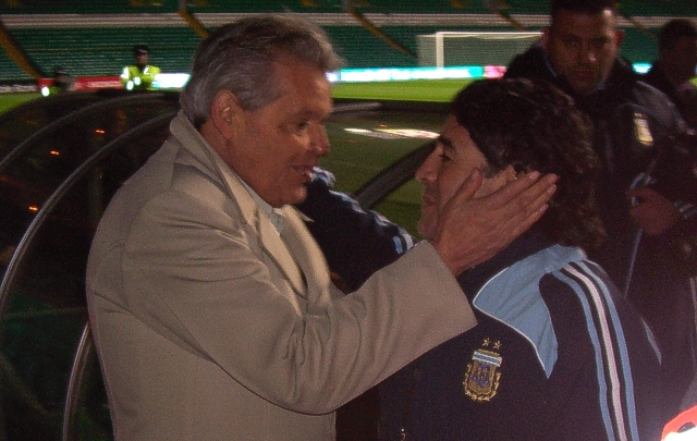 Dos potencias se saludan.