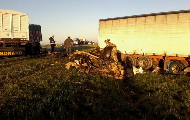 Investigan las causas que motivaron el trágico choque (Foto Medic SRL).