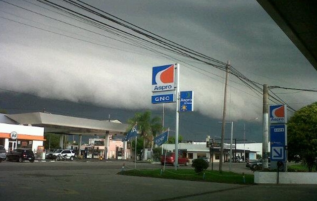 Tormenta de lluvia y granizo en Marcos Juárez.
