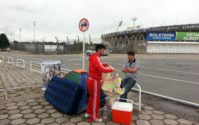 Los admiradores pasarán varios días acampando para estar cerca de la diva.