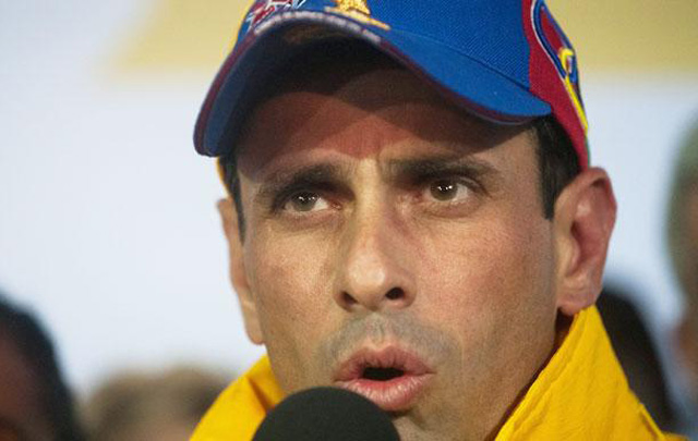 Capriles cargó duramente contra el gobierno por el manejo de la enfermedad de Chávez.