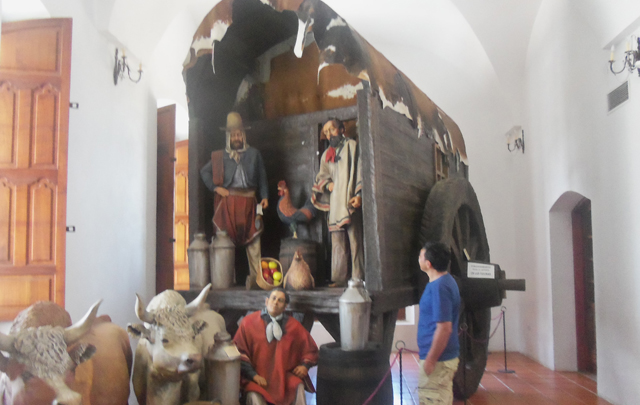 Orlando visitó la réplica del Cabildo en San Luis.