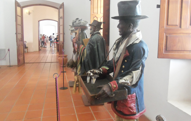 Orlando visitó la réplica del Cabildo en San Luis.