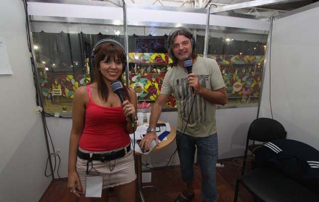 Geo y Sergio, en plena conducción del Carnaval Cuartetero.