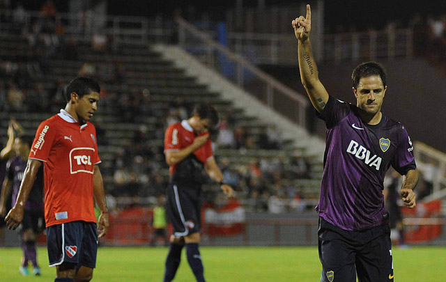 El ''Burrito'' celebra con brazo en alto.