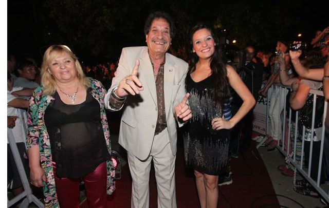 El Chango Juárez, con muy buena compañía.