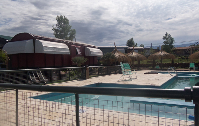 Cabañas realizadas en viejos vagones de tren.