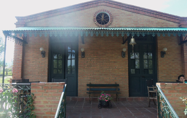 Cabañas realizadas en viejos vagones de tren.